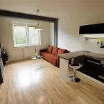 Moderny S Vlastnym Parkovanim V Blizkosti Prirody דירה *