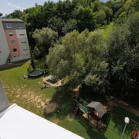 Moderny S Vlastnym Parkovanim V Blizkosti Prirody