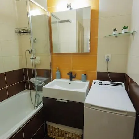 Moderny S Vlastnym Parkovanim V Blizkosti Prirody Appartement