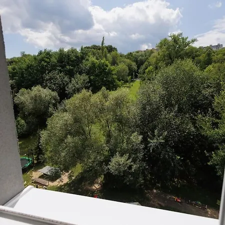 Moderný S Vlastným Parkovaním V Blízkosti Prírody