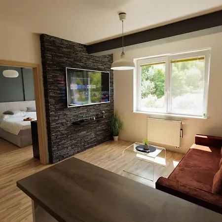 Moderny S Vlastnym Parkovanim V Blizkosti Prirody